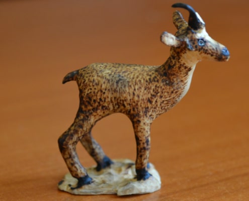 Chèvre miniature en bois